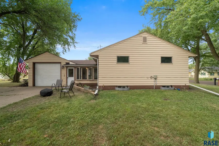 400 S Juniper Ave, Marion, SD 57043 - #2