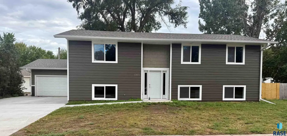 2305 W Rice St, Sioux Falls, SD 57104 - #1