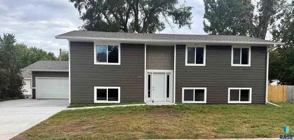 2305 W Rice St, Sioux Falls, SD 57104