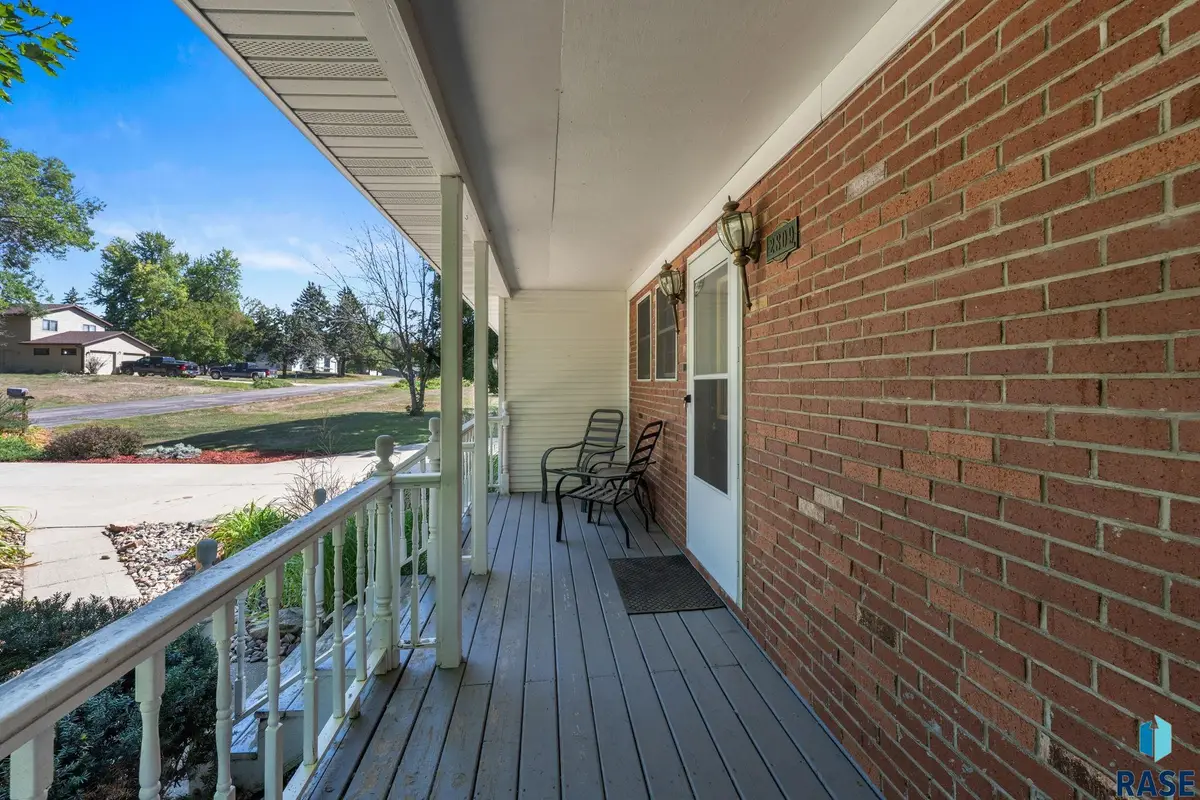 2809 W Delrich Dr, Sioux Falls, SD 57107 - #1