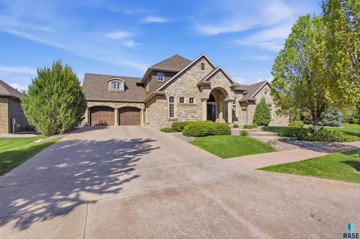 217 W 77th St, Sioux Falls, SD 57108 - #1