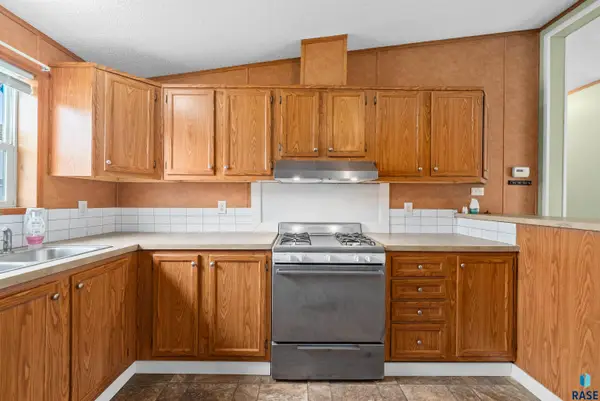 6004 S Belfair Pl, Sioux Falls, SD 57106
