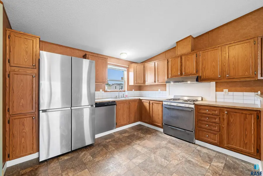 6004 S Belfair Pl, Sioux Falls, SD 57106 - #2