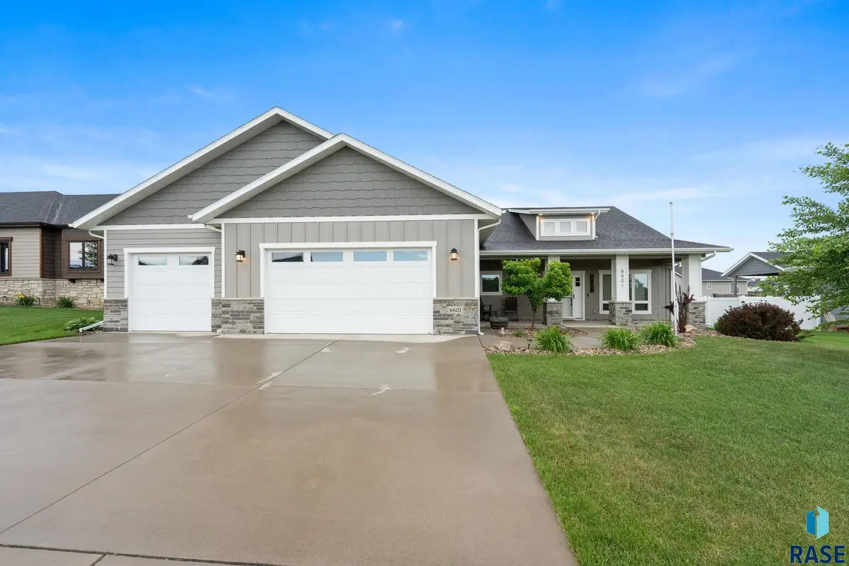 6601 E 33rd St, Sioux Falls, SD 57110 - #1