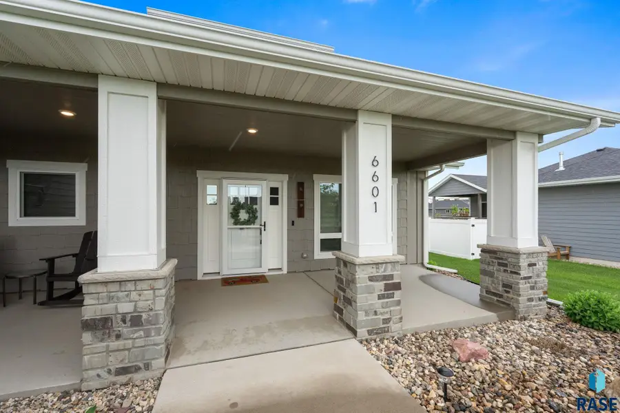6601 E 33rd St, Sioux Falls, SD 57110 - #3