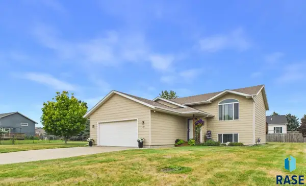 400 Philly Cir, Harrisburg, SD 57032