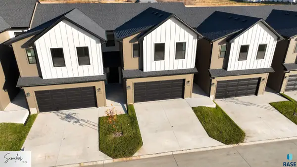 565 Prairieside Trl, Harrisburg, SD 57032