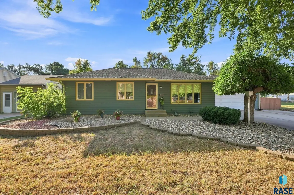 608 N Omaha Ave, Sioux Falls, SD 57103 - #1