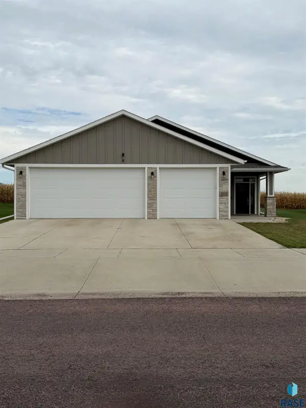 204 Duck Trl, Hartford, SD 57033