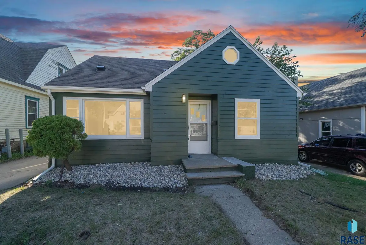 1123 N Minnesota Ave, Sioux Falls, SD 57104 - #1
