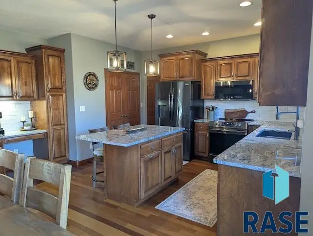 8128 S Grass Creek Dr, Sioux Falls, SD 57108 - #3