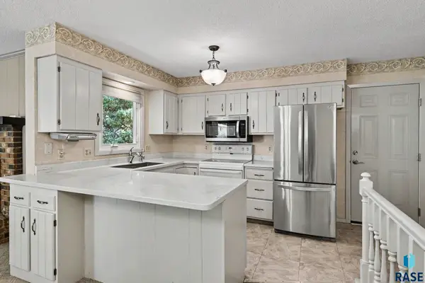 3504 E 33rd St, Sioux Falls, SD 57103