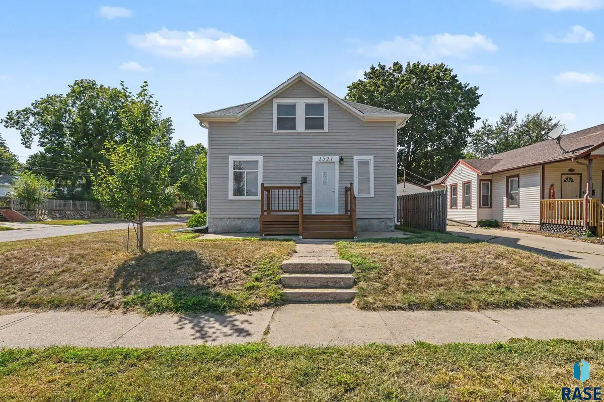 1521 S Spring Ave, Sioux Falls, SD 57105 - #1