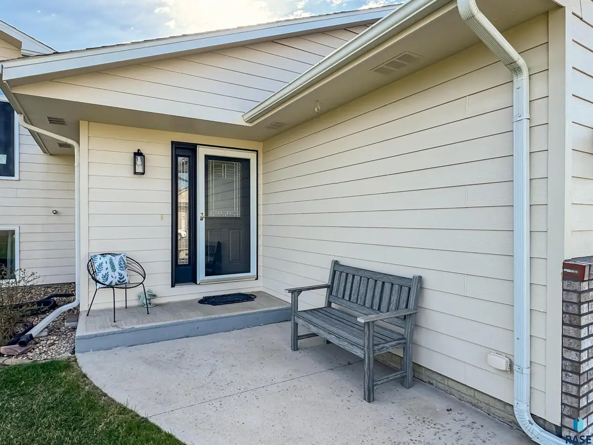 1812 S Monticello Ave, Sioux Falls, SD 57106 - #1