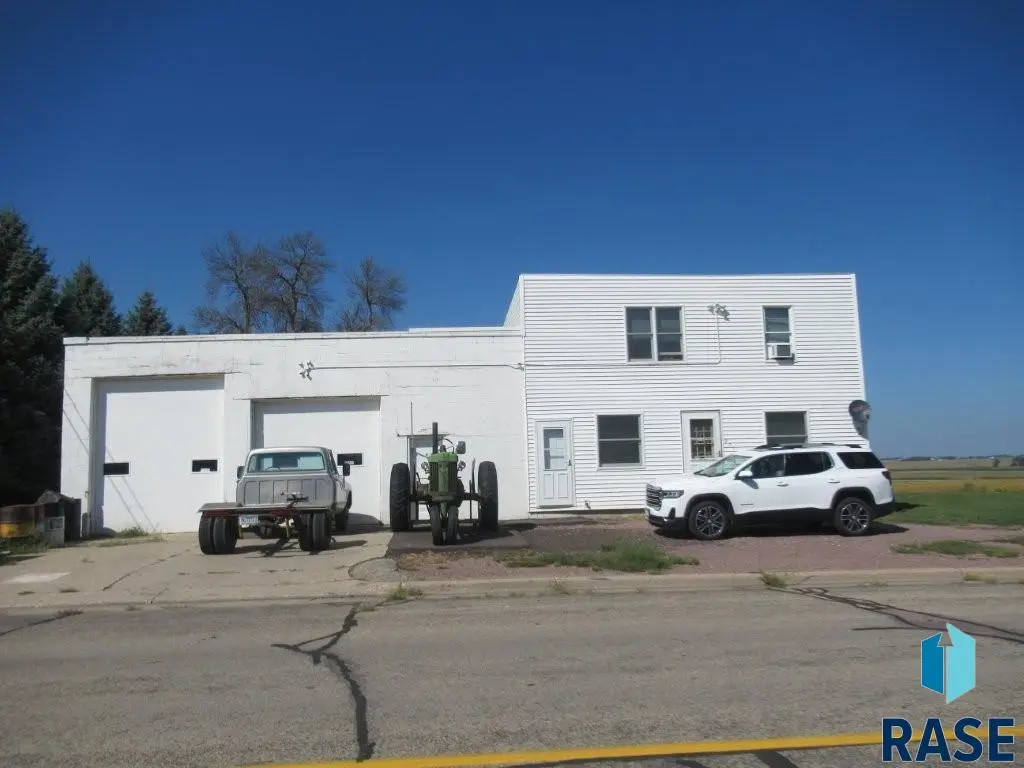 210 1st St E, Hills, MN 56138 - #1