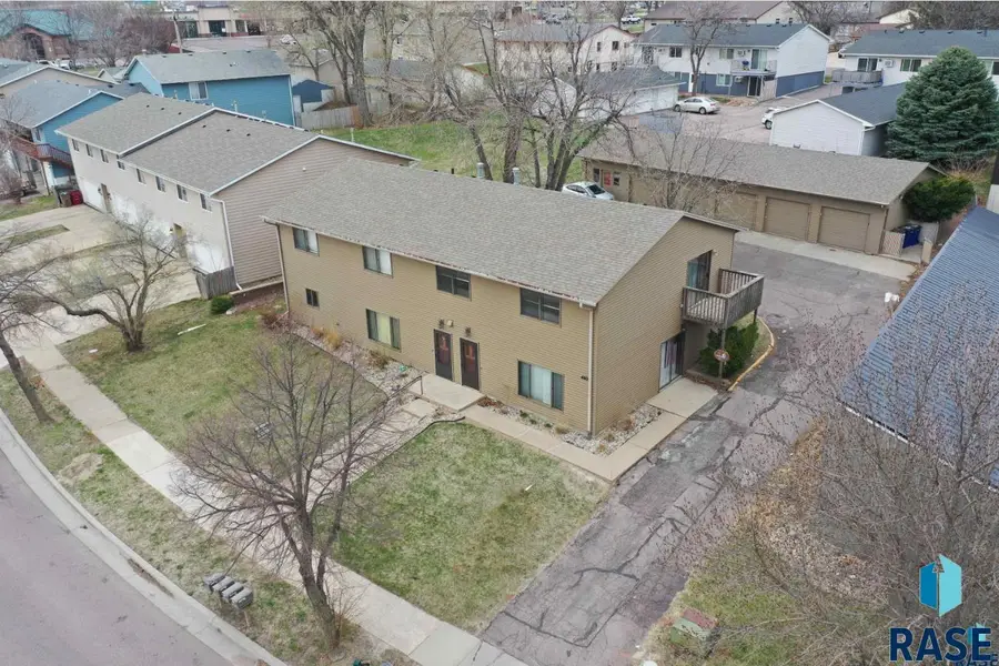 4809 S Tennis Ln, Sioux Falls, SD 57106 - #2