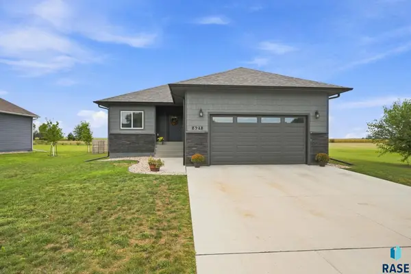 621 W Ash St, Canistota, SD 57012