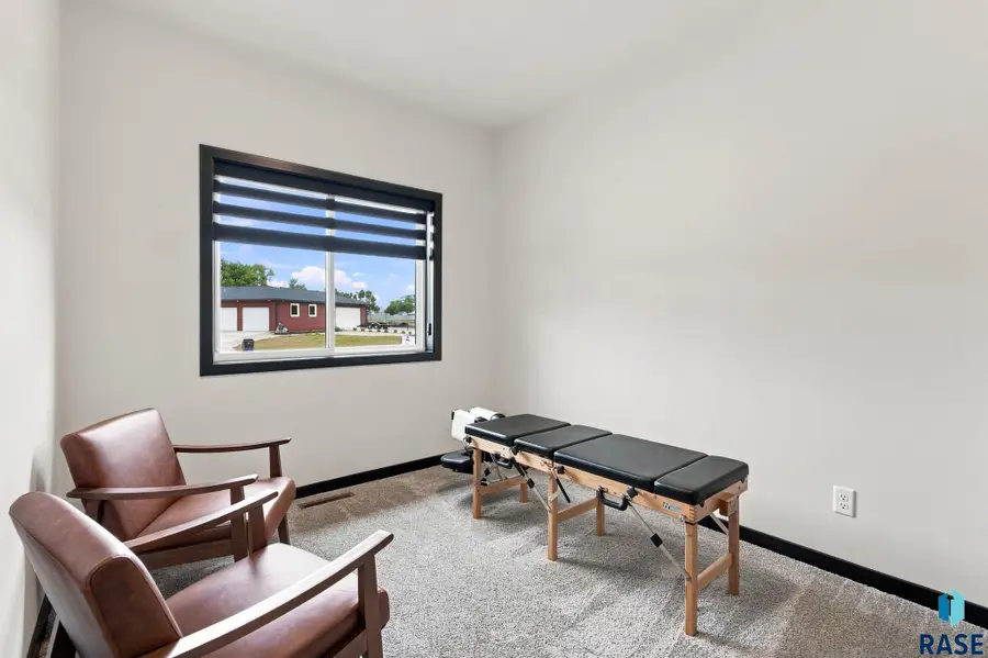 621 W Ash St, Canistota, SD 57012 - #2