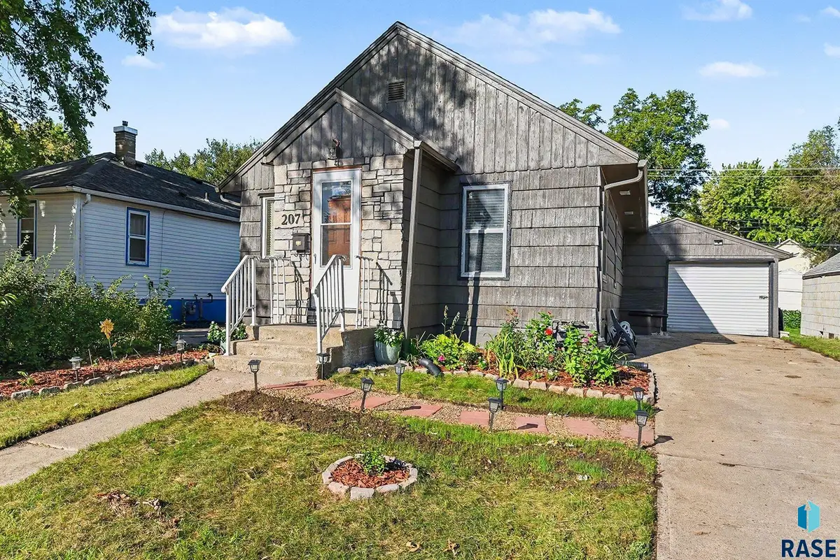 207 S Lincoln Ave, Sioux Falls, SD 57104 - #1