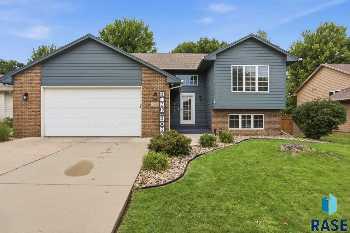 3243 S Pillsberry Ave, Sioux Falls, SD 57103 - #1