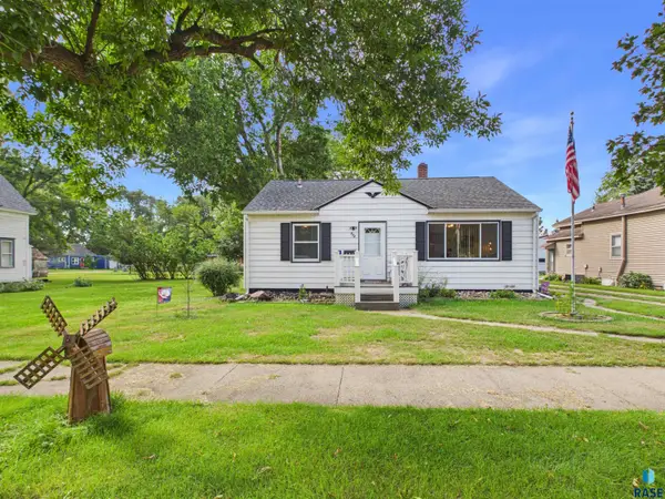 529 SE 1st St, Madison, SD 57042