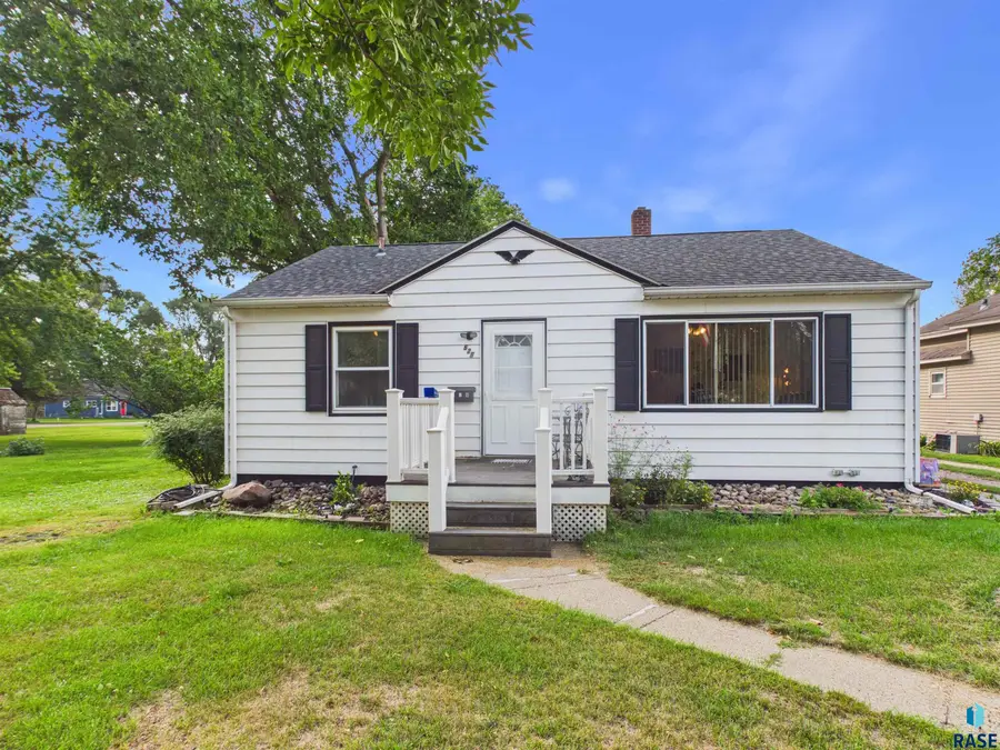 529 SE 1st St, Madison, SD 57042 - #2