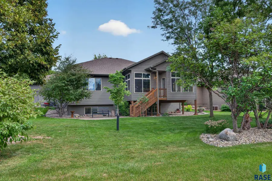 3805 S Orchid Ave, Sioux Falls, SD 57110 - #2