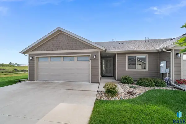 228 Brookside Pl, Harrisburg, SD 57032