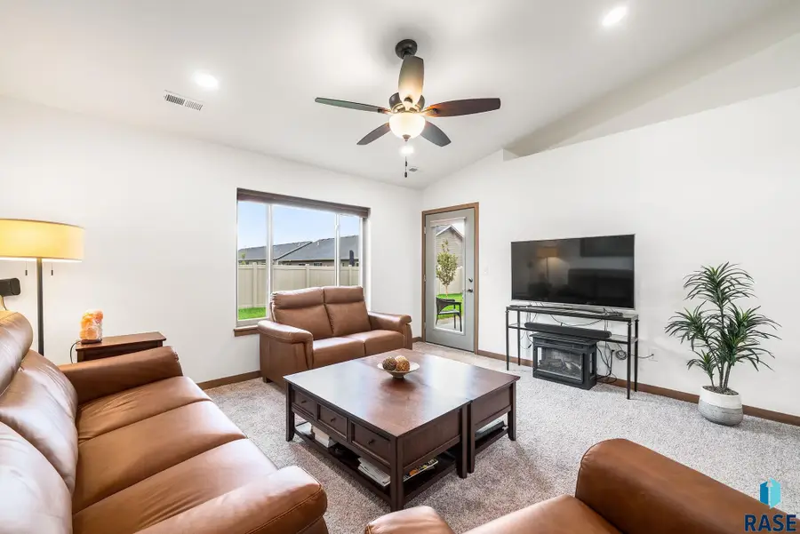 228 Brookside Pl, Harrisburg, SD 57032 - #2