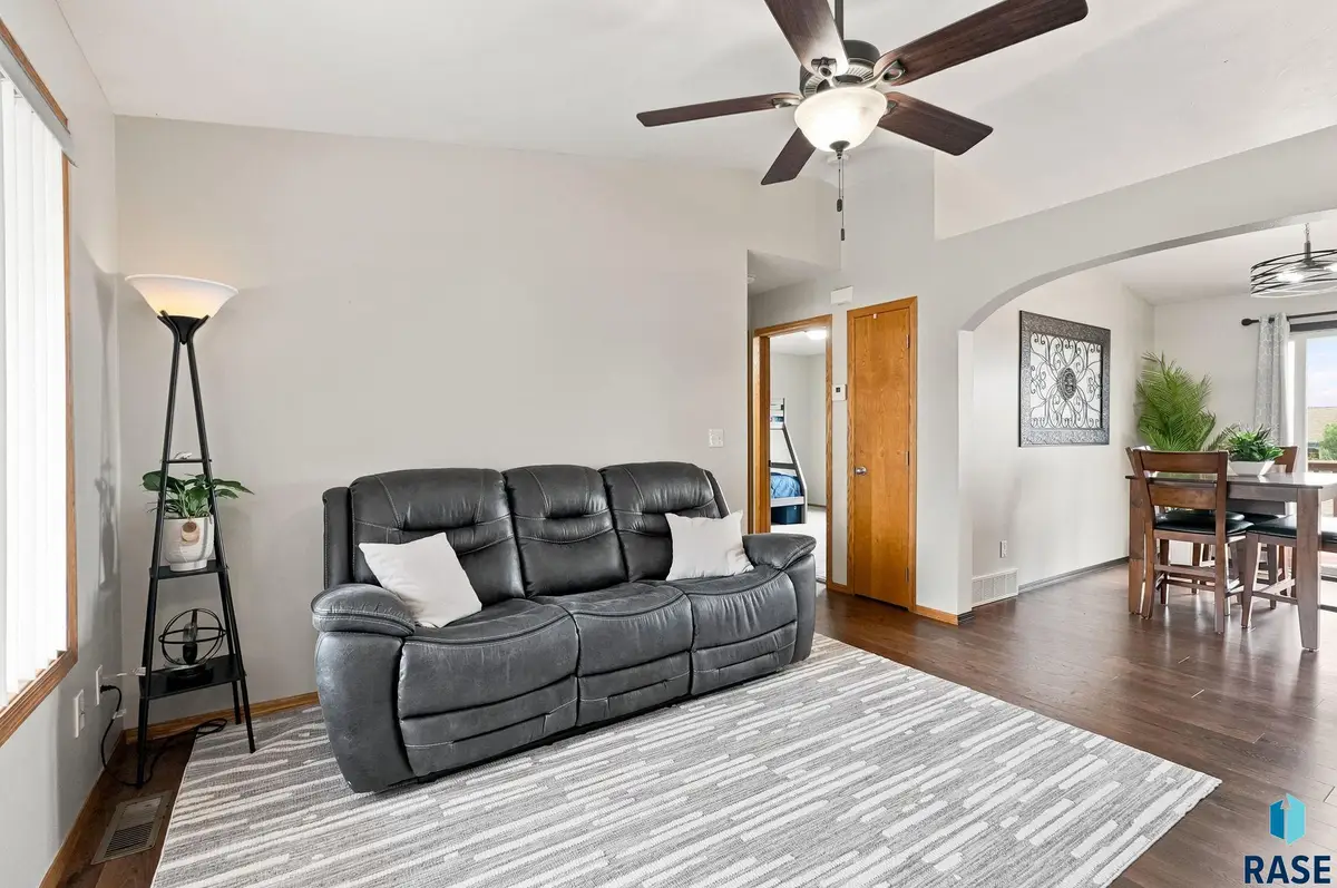 816 S Wheatland Ave, Sioux Falls, SD 57106 - #1