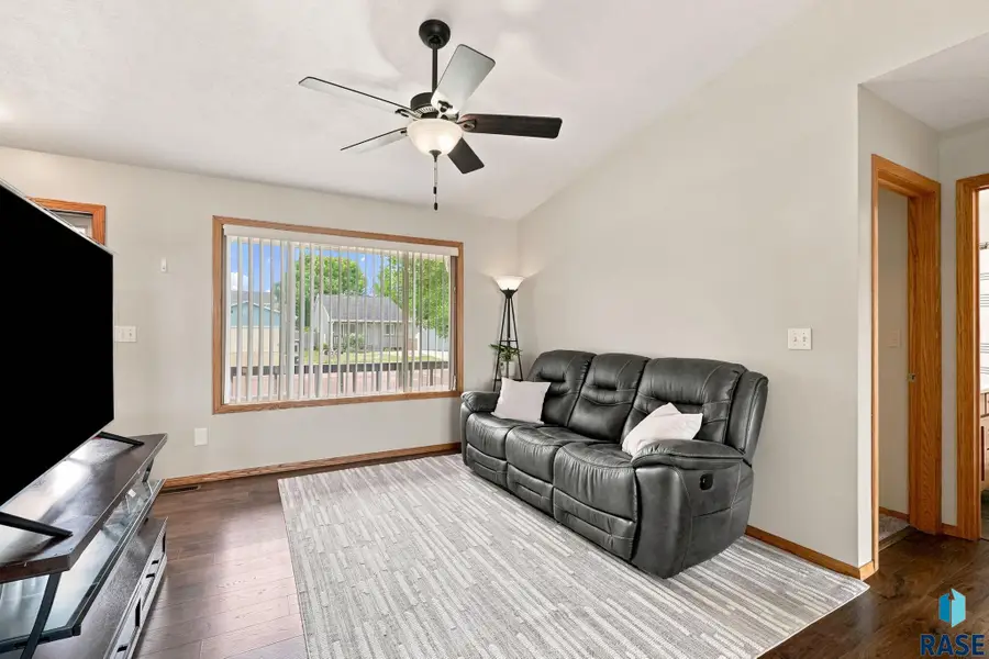 816 S Wheatland Ave, Sioux Falls, SD 57106 - #2