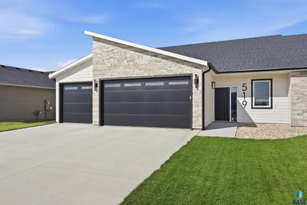 519 Bunyan Dr, Harrisburg, SD 57032