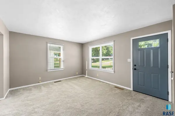 1908 S Covell Ave, Sioux Falls, SD 57105