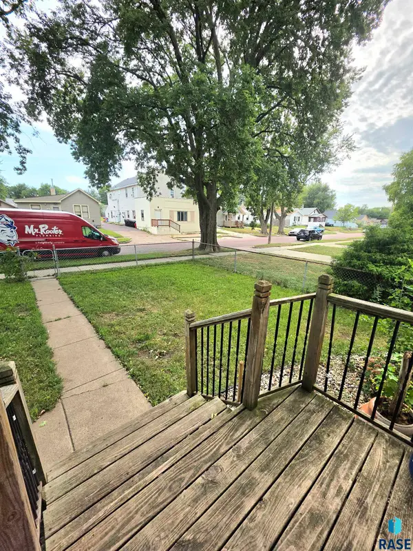 1428 E 5th St, Sioux Falls, SD 57103
