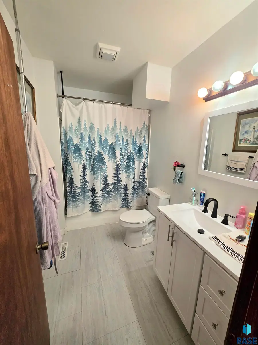 1428 E 5th St, Sioux Falls, SD 57103 - #3