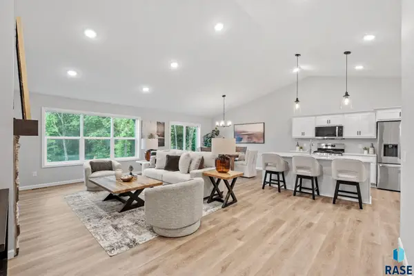 6300 W Goldberg Dr, Sioux Falls, SD 57107