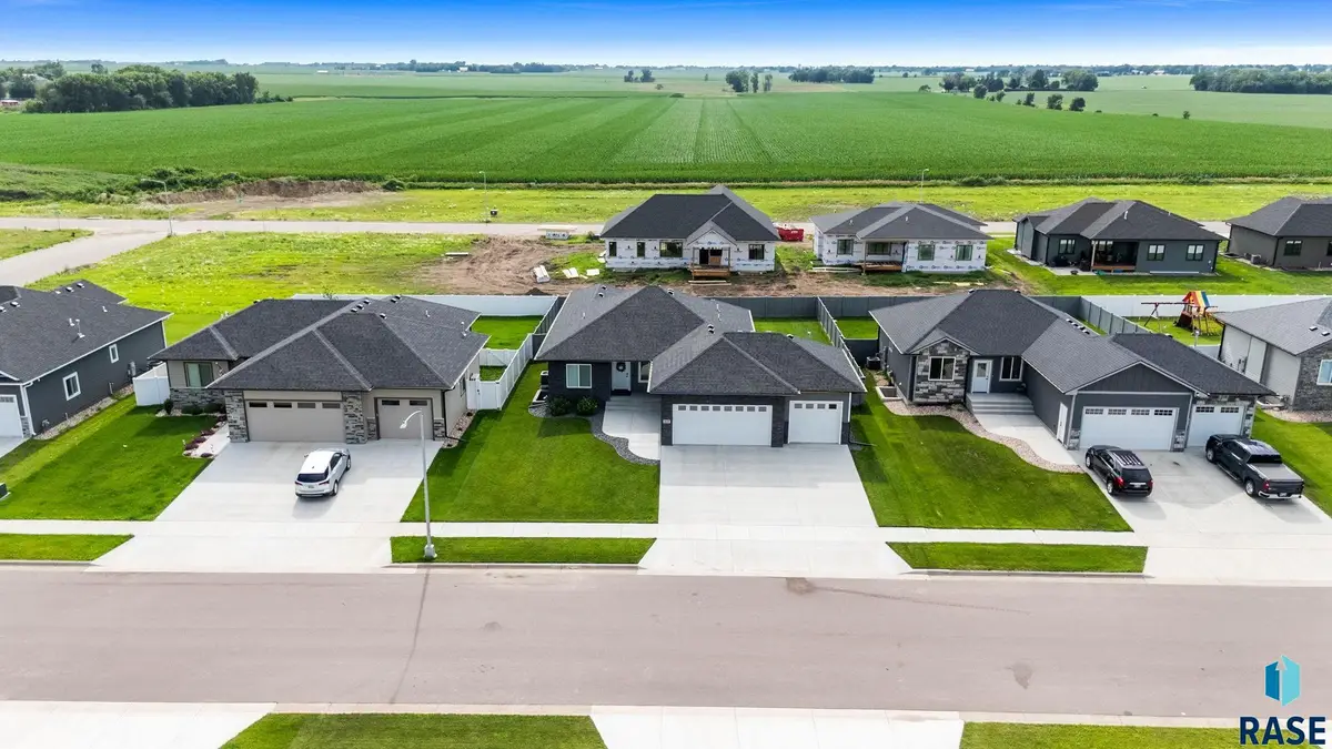 835 Melissa Ave, Harrisburg, SD 57032 - #1