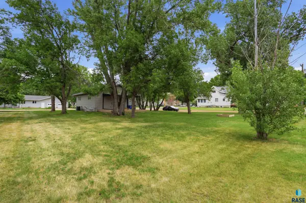 401 W Jefferson Ave, Salem, SD 57058