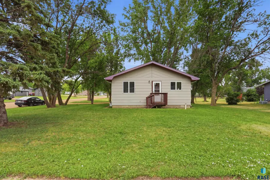 401 W Jefferson Ave, Salem, SD 57058 - #2