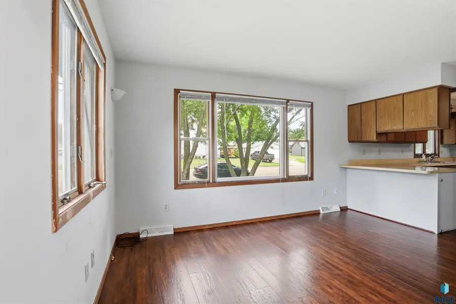 401 W Jefferson Ave, Salem, SD 57058 - #3