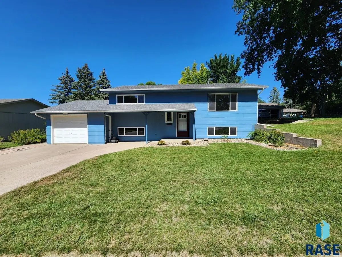 706 E 10th St, Dell Rapids, SD 57022 - #1