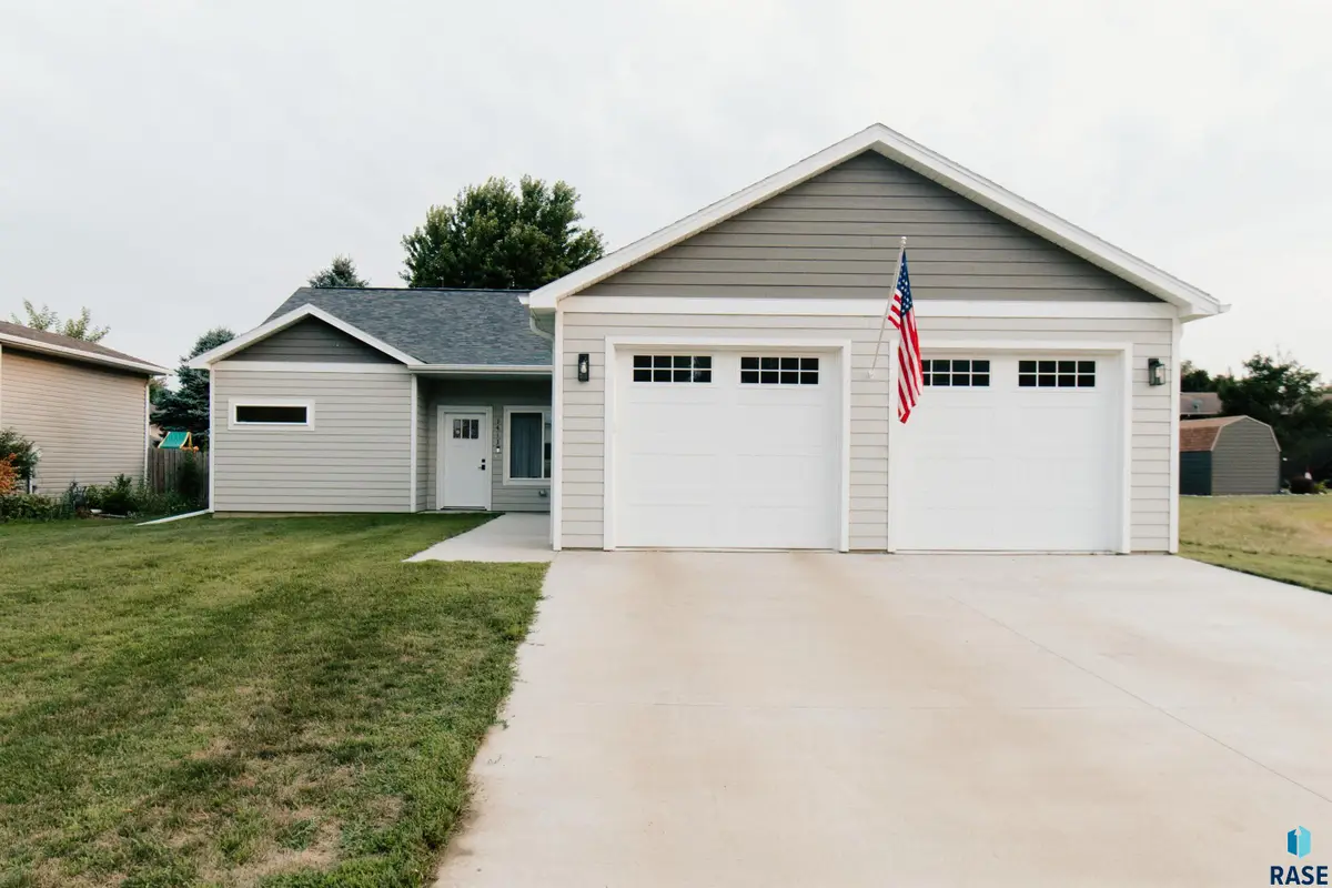 1413 NE 5th St, Madison, SD 57042 - #1