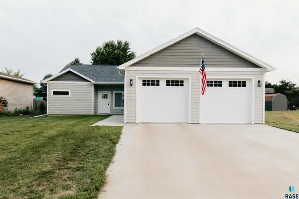 1413 NE 5th St, Madison, SD 57042
