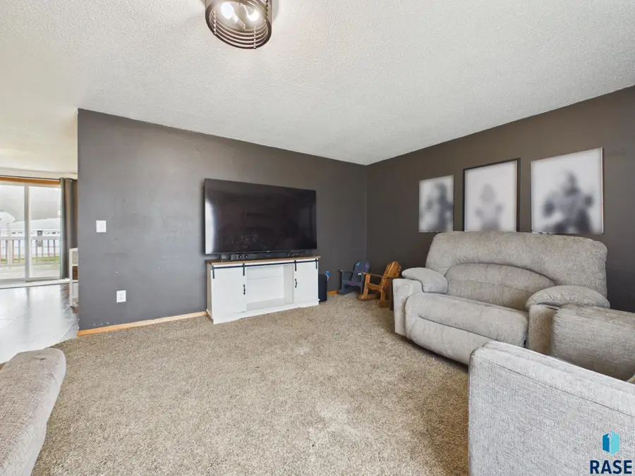431 Dakota St, Chancellor, SD 57015 - #2