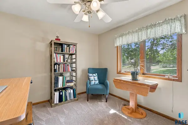 2908 E 51st St, Sioux Falls, SD 57103