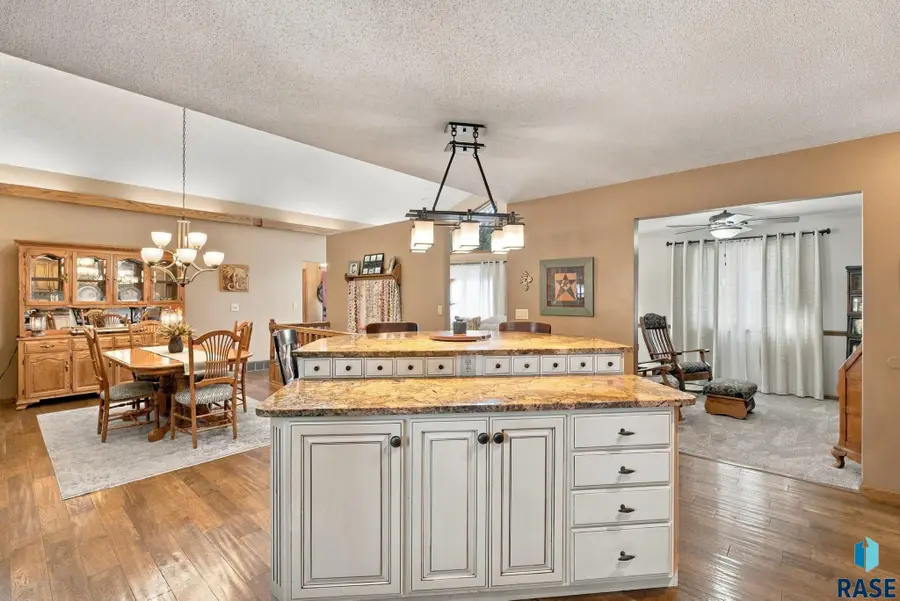 2908 E 51st St, Sioux Falls, SD 57103 - #3