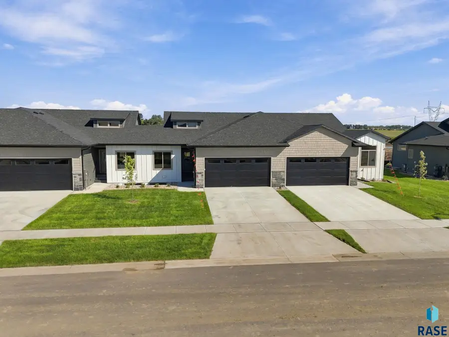 2812 E Hazelnut St, Brandon, SD 57005 - #3