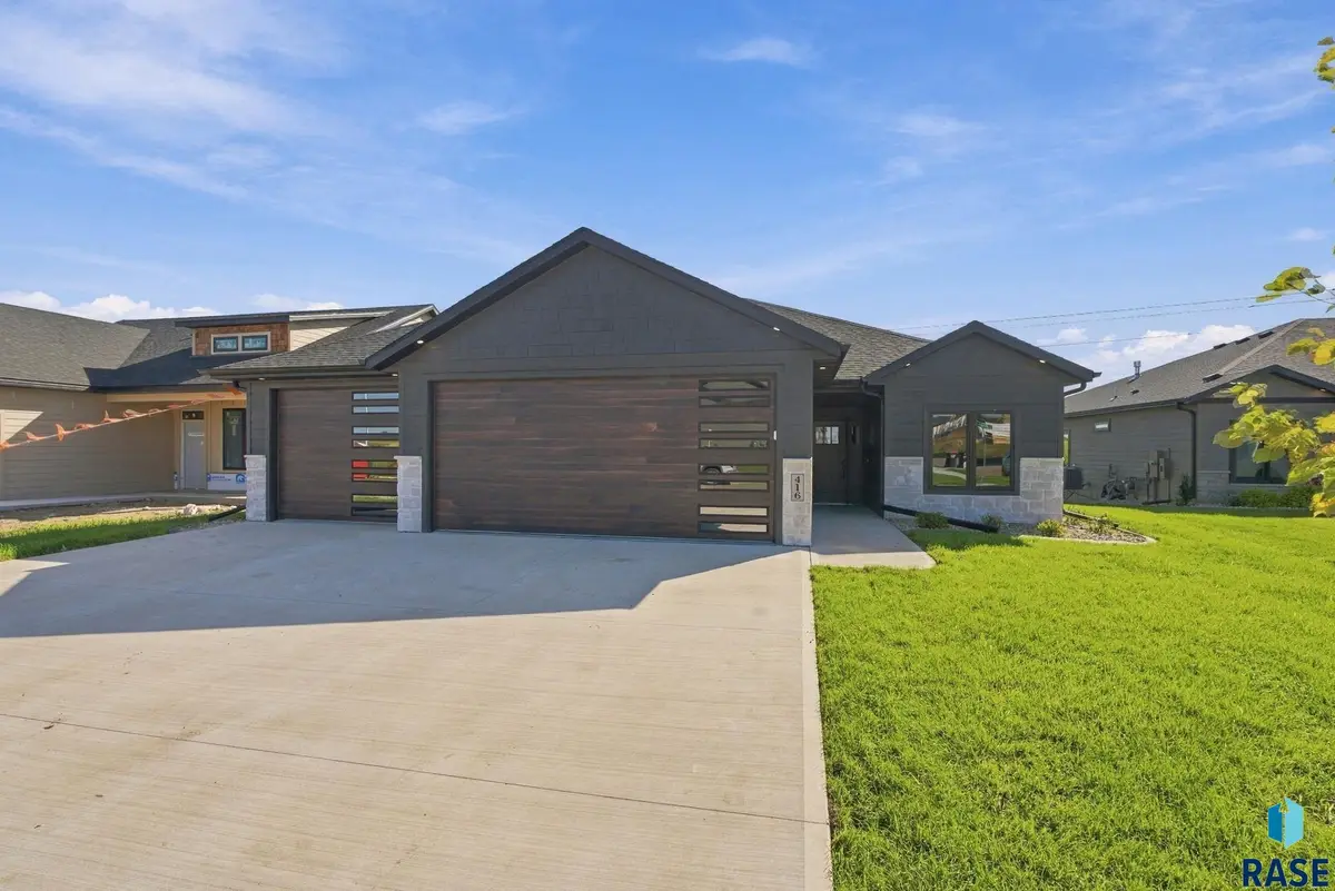 416 N Almond Ave, Brandon, SD 57005 - #1