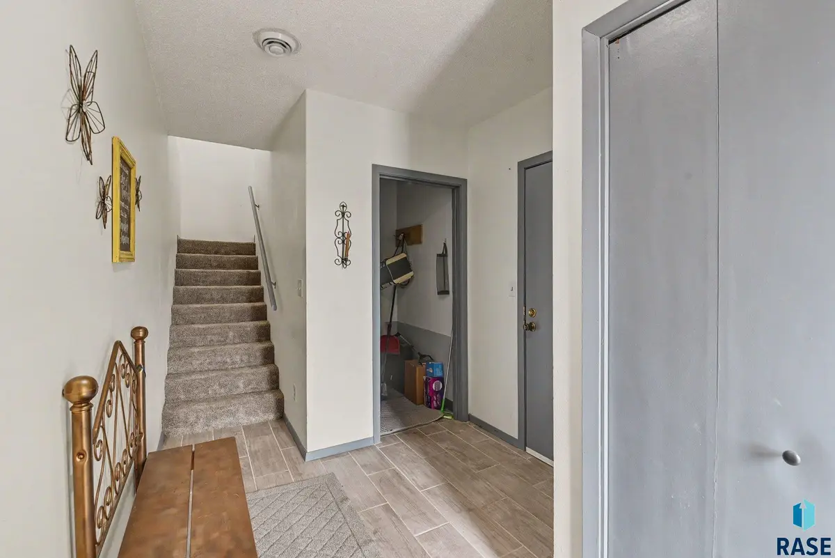 1908 S Southeastern Ave, Sioux Falls, SD 57103 - #1