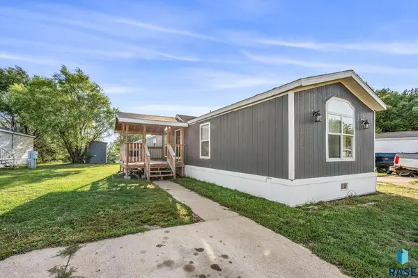 3110 N Fiero Pl, Sioux Falls, SD 57104